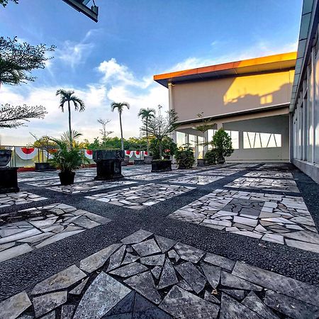 סלמן Prima Sr Hotel & Convention Yogyakarta מראה חיצוני תמונה
