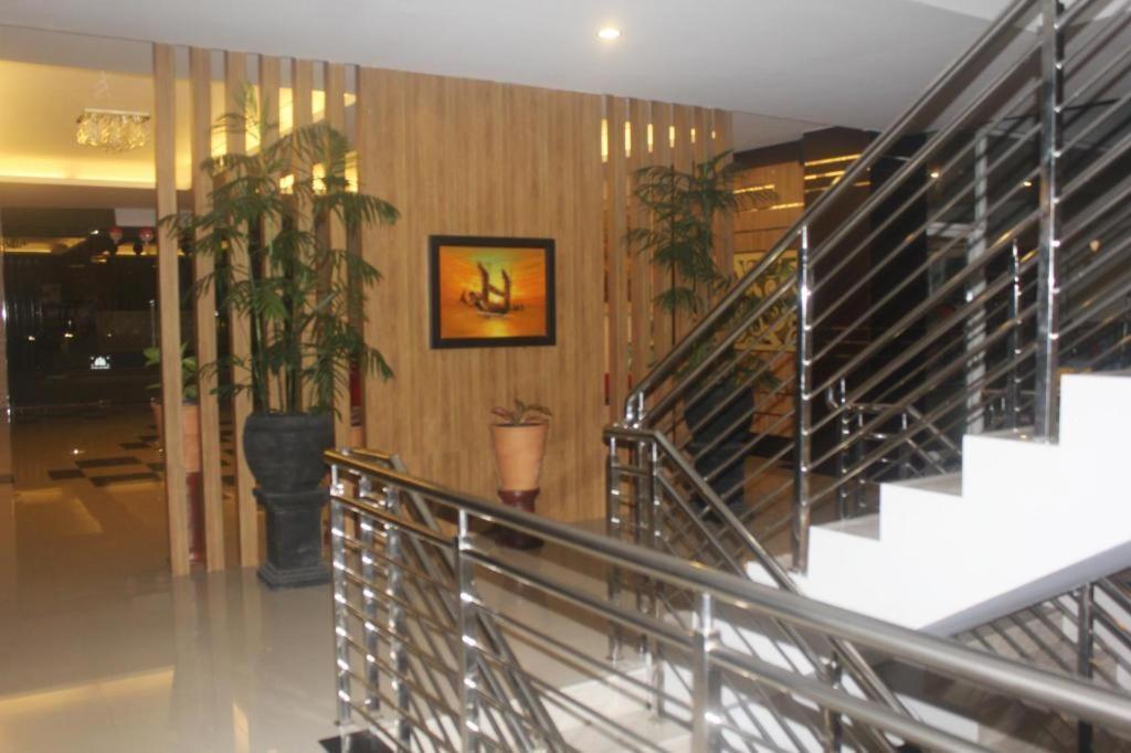 סלמן Prima Sr Hotel & Convention Yogyakarta מראה חיצוני תמונה