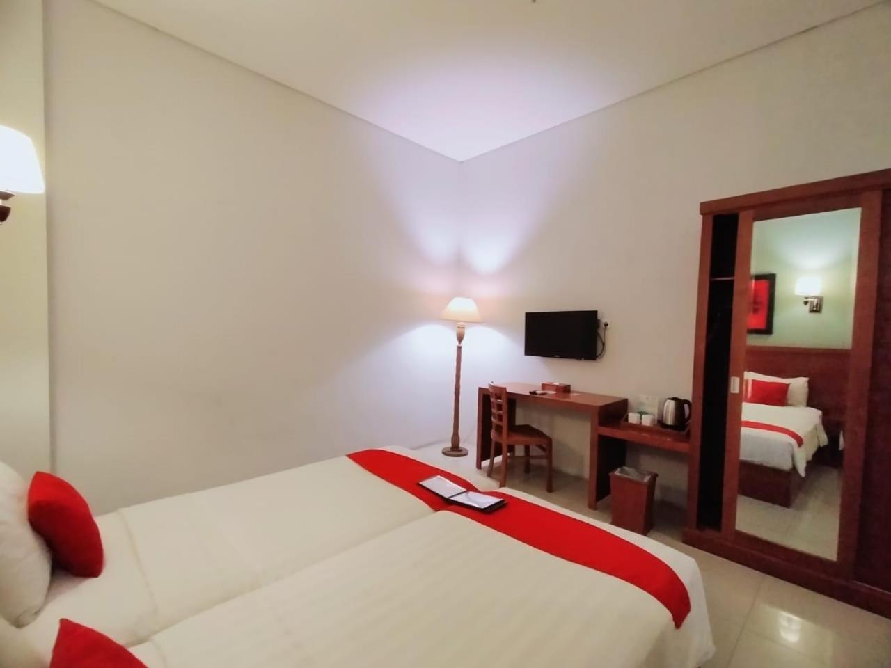 סלמן Prima Sr Hotel & Convention Yogyakarta מראה חיצוני תמונה
