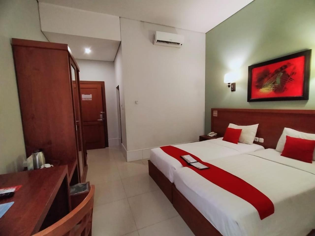 סלמן Prima Sr Hotel & Convention Yogyakarta מראה חיצוני תמונה