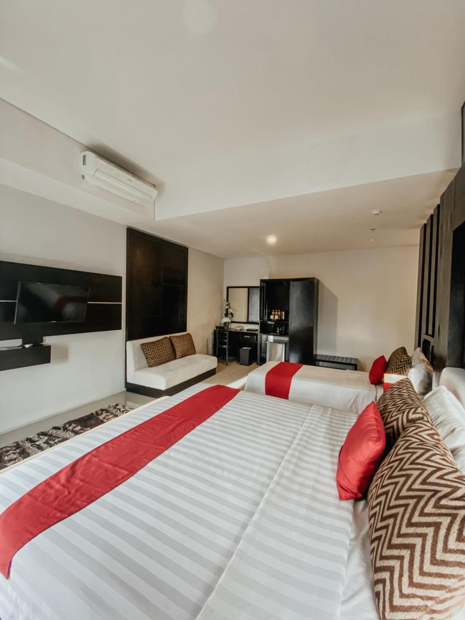 סלמן Prima Sr Hotel & Convention Yogyakarta מראה חיצוני תמונה