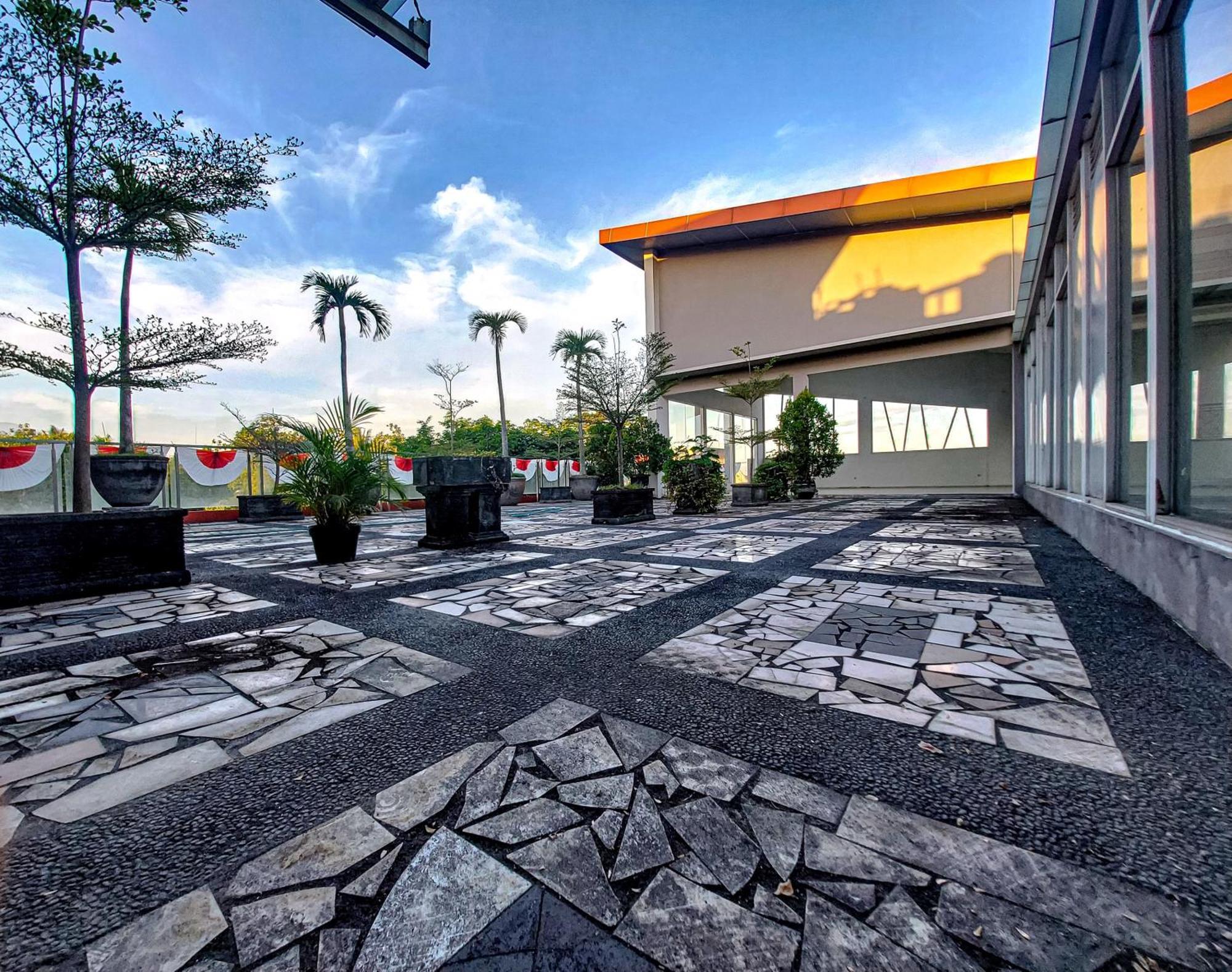 סלמן Prima Sr Hotel & Convention Yogyakarta מראה חיצוני תמונה