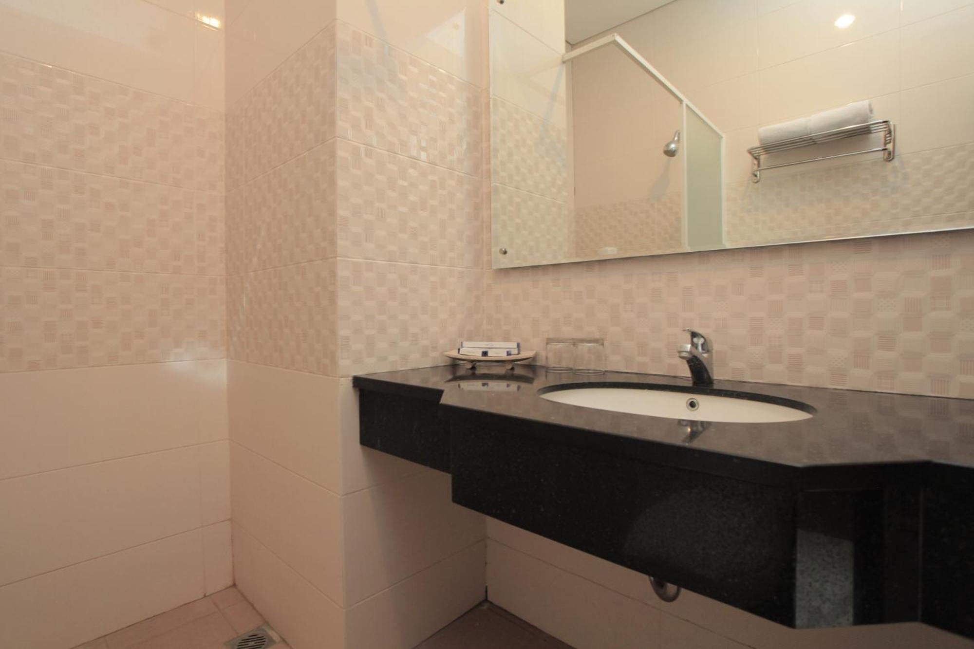 סלמן Prima Sr Hotel & Convention Yogyakarta מראה חיצוני תמונה