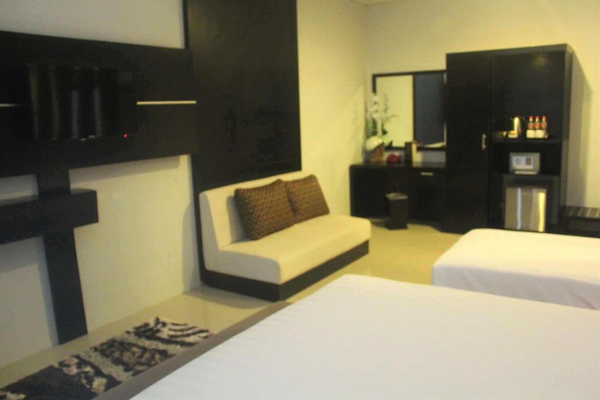 סלמן Prima Sr Hotel & Convention Yogyakarta מראה חיצוני תמונה