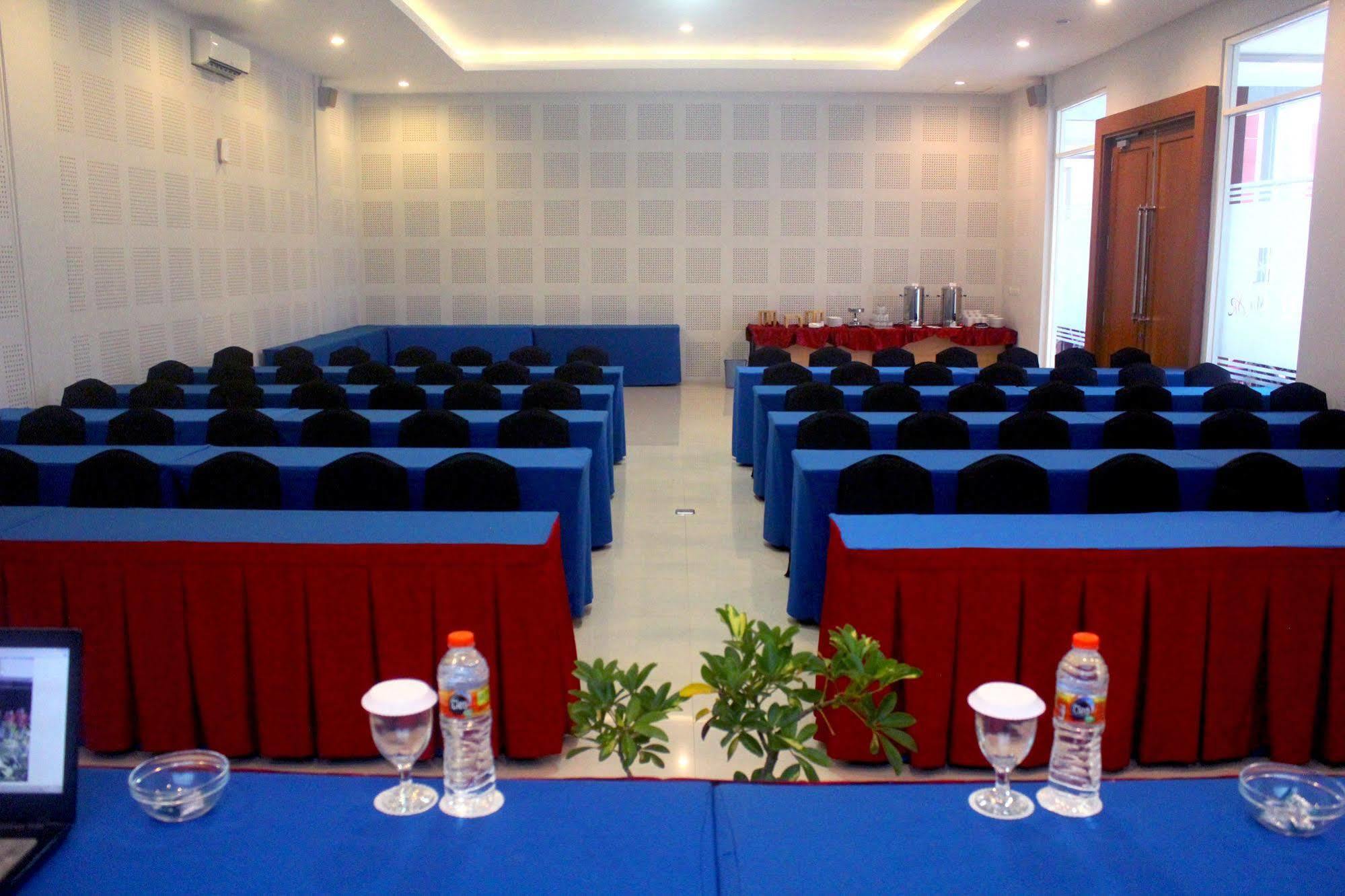 סלמן Prima Sr Hotel & Convention Yogyakarta מראה חיצוני תמונה