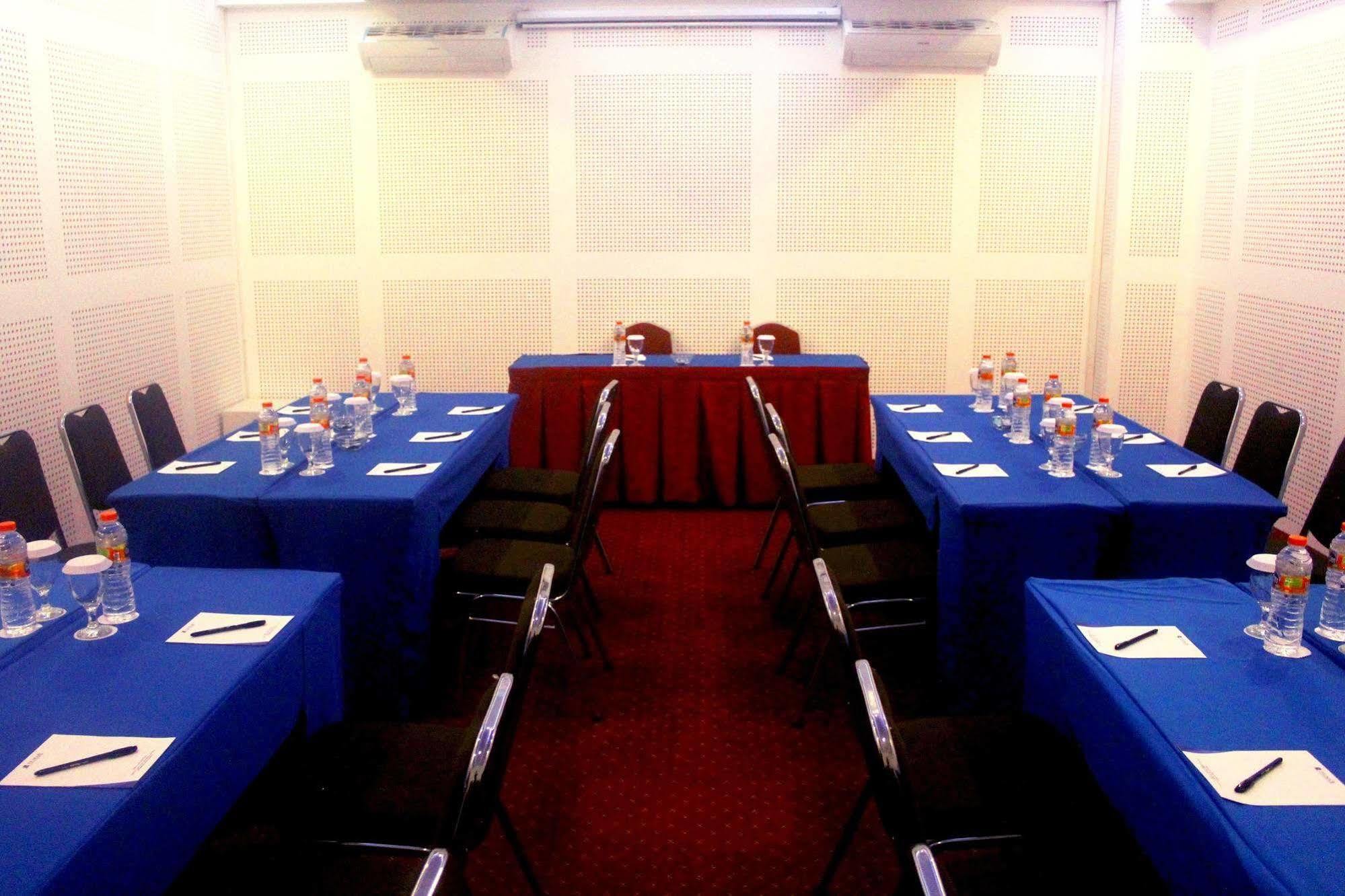 סלמן Prima Sr Hotel & Convention Yogyakarta מראה חיצוני תמונה