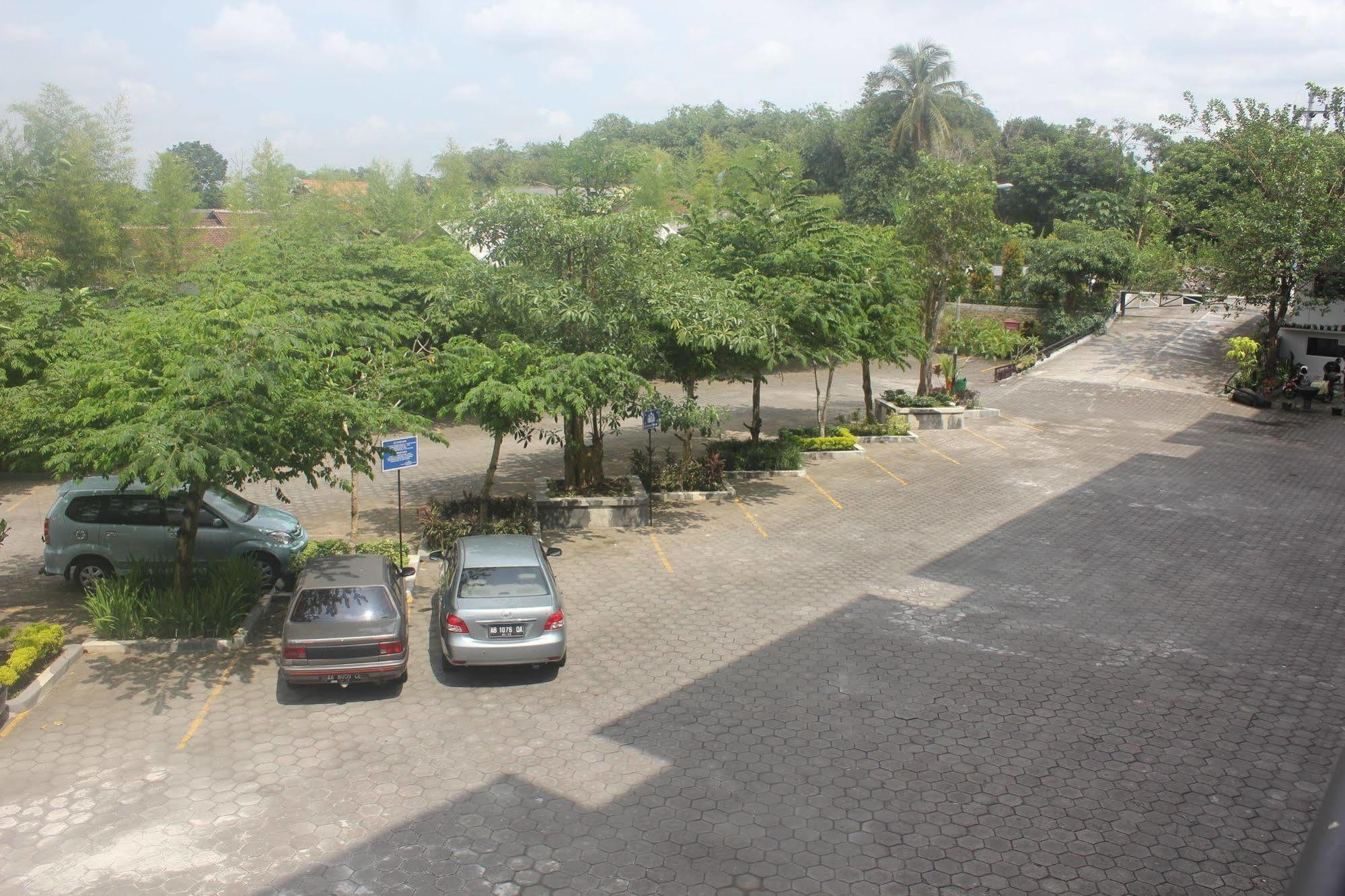 סלמן Prima Sr Hotel & Convention Yogyakarta מראה חיצוני תמונה